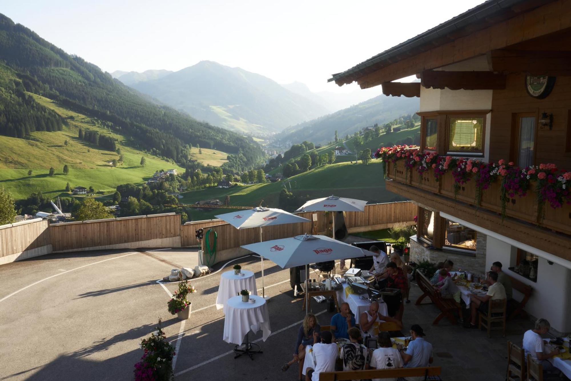 Apartments Landhaus Saalbach Екстер'єр фото